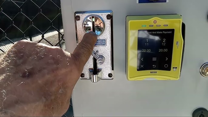 Vendavolt Nayax cashless payment terminal on a vending machine